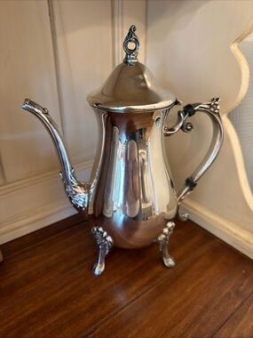 Elegant vintage Crosby Silver-plated 1940’s Footed Coffee/Tea Pot 10.5 in tall